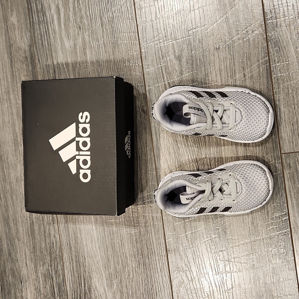 NWT & Box Adidas Racer TR 2.01 H04462 Girls sz 5K Running Sneakers